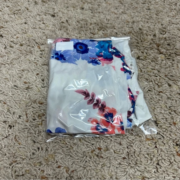 Large floral tank top - Picture 8 of 9